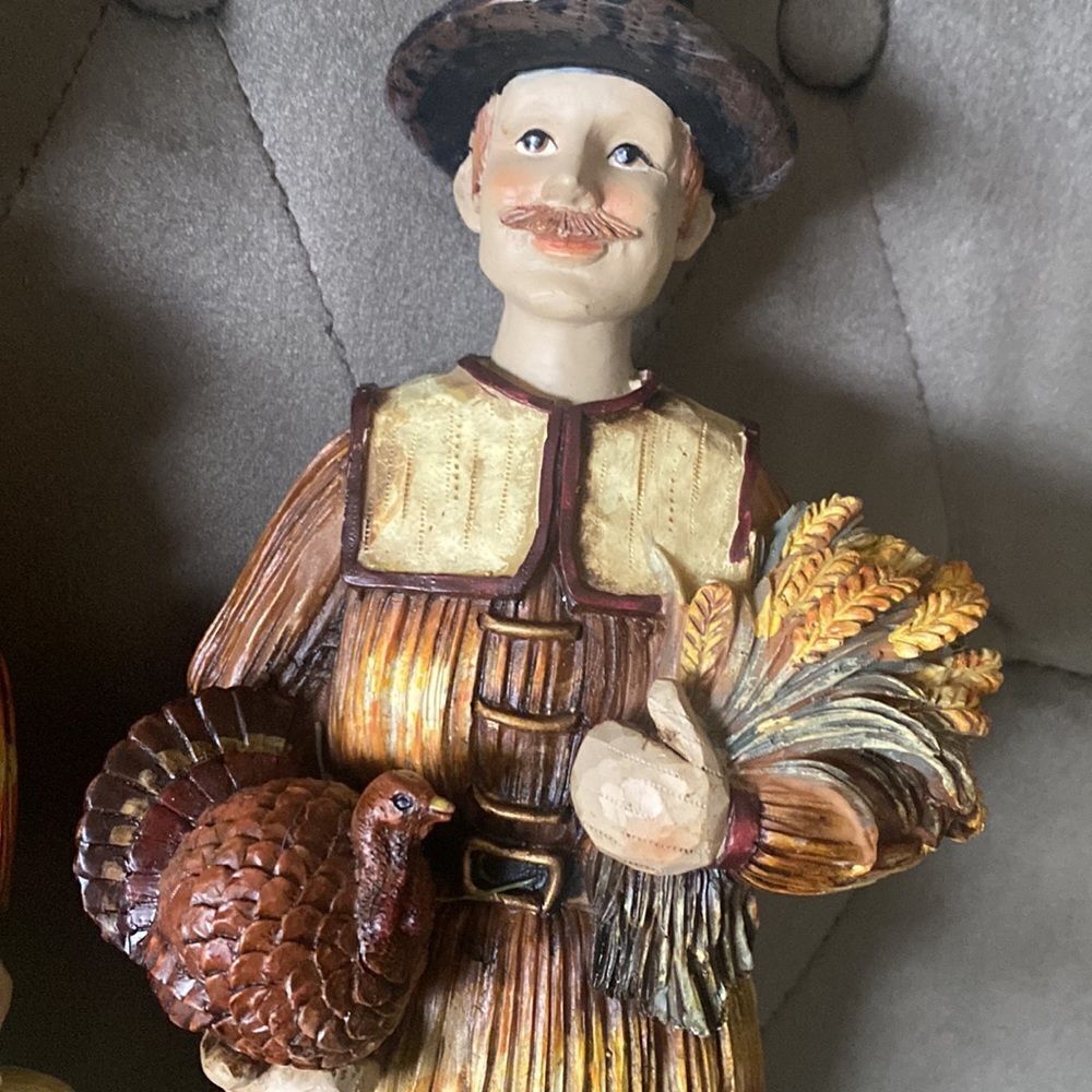 Beautiful Thanksgiving Pilgrims - Picture 3 of 5